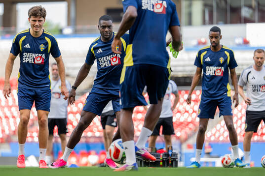 Besfort Zeneli and Ken Sema of the Swedish national