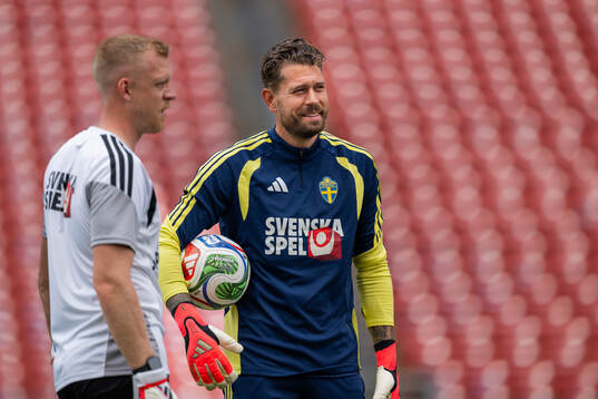 Goalkeeper coach Linus Kandolin and goalkeeper Kristoffer