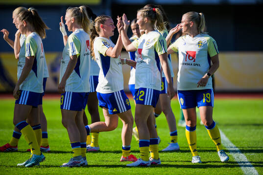 Agnes Mårtensson, Mathilde Janzen and Tuva Skoog of Sweden