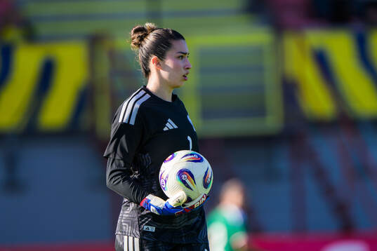 Goalkeeper Celeste Maryel Espino Medoza of Mexico