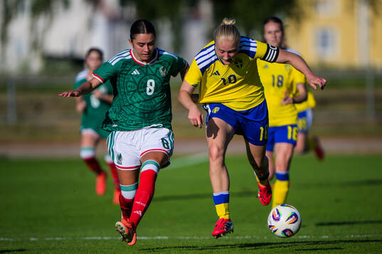 Ella Ryan Sánchez Stickel of Mexico and Wilma Leidhammar