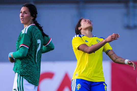 Valerie Vargas Arceo of Mexico and Evelina Duljan of Sweden