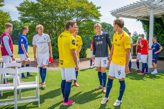 Patrick Berg, Kristian Thorstvedt and players of the