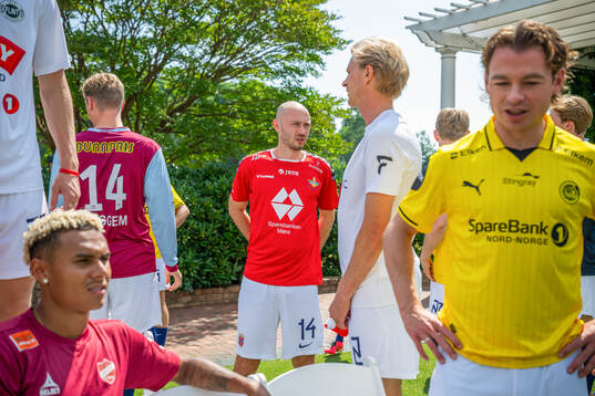 Fredrik Aursnes and players of the Norwegian national