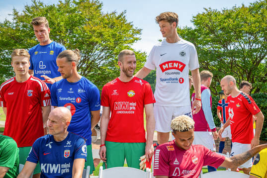 Goalkeeper Egil Selvik, Henrik Falchener and players of the