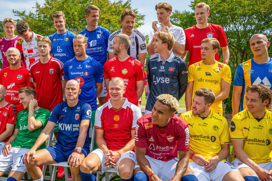 Head coach Ståle Solbakken, Kristoffer Ajer, Sander Berge,