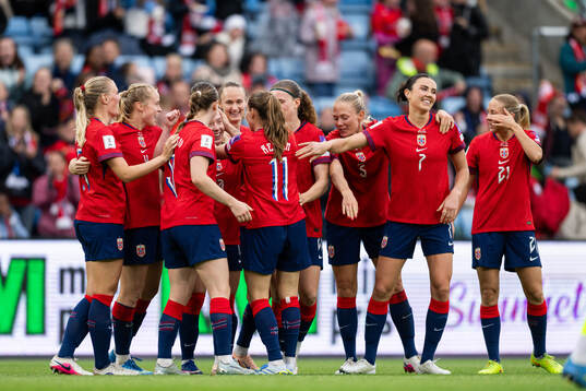 Thea Bjelde of Norway celebrate 1-0