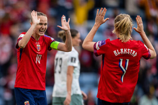 Caroline Graham Hansen of Norway celebrates 2-0
