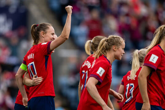 Caroline Graham Hansen of Norway celebrates 2-0