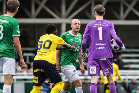 Ljungskiles Gideon Mensah och Brages Anton Lundin och