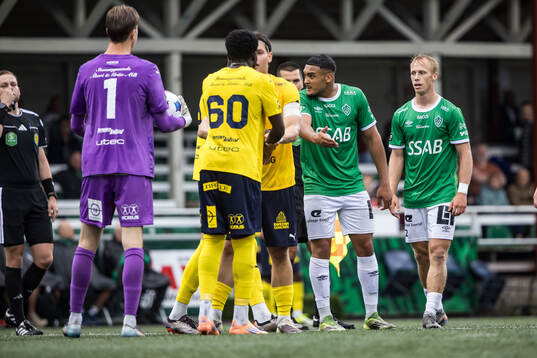 Ljungskiles målvakt Lukas Eriksson och Brages Gideon
