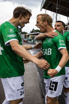 Brages Anders Hellblom och Alex Mortensen jublar