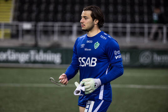 Brages målvakt Johan Guadagno deppar