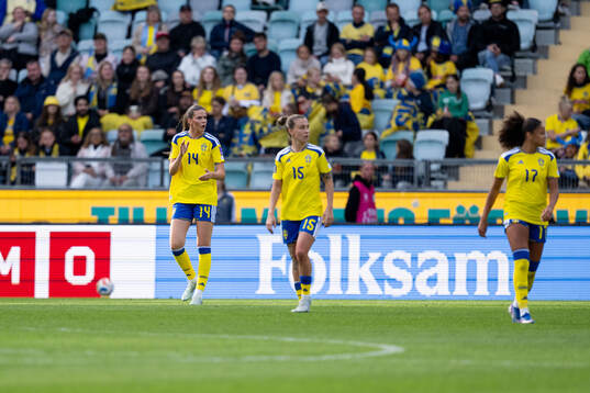 Bella Andersson, Julia Zigiotti Olme and Felicia Schröder
