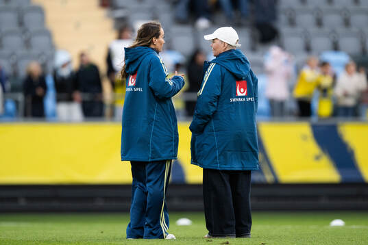 Kosovare Asllani and Senior advisor Marika Domanski Lyfors