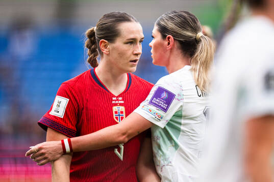 Elisabeth Terland of Norway and Eileen Campbell of Austria