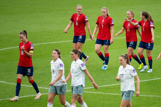 Caroline Graham Hansen, Mathilde Harviken, Julie Blakstad,