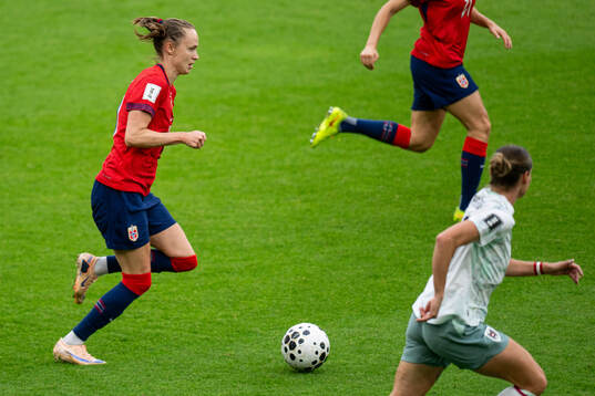 Caroline Graham Hansen and Lisa Naalsund of Norway