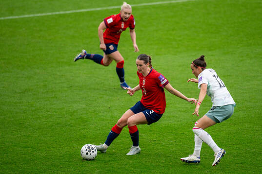 Elisabeth Terland of Norway and Jennifer Klein of Austria
