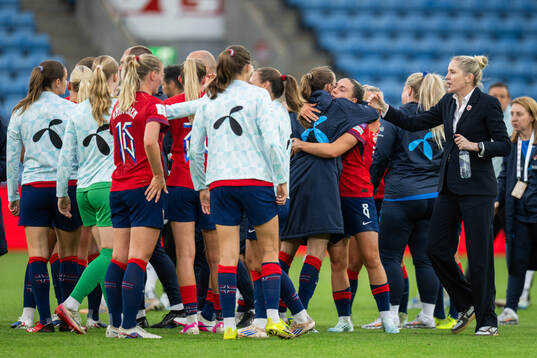 Head coach Gemma Grainger of Norway together with the