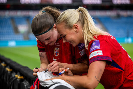 Signe Gaupset and Cathinka Tandberg of Norway