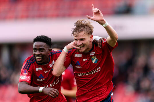 Östers Raymond Adjei och Karl Wendt jublar