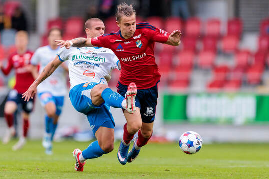 IFK Värnamos Douglas Bergqvist och Östers Linus Carlstrand