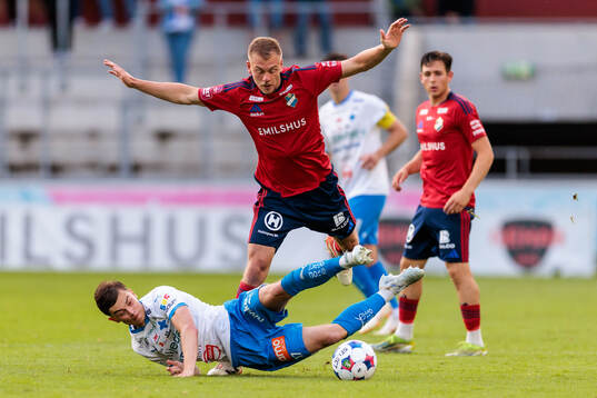 IFK Värnamos Fred Bozicevic och Östers Dennis Olsson