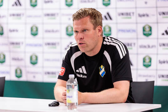 Östers tränare Daniel Friberg på presskonferens