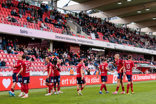 Östers spelare jublar