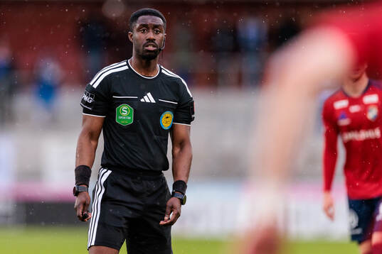 Domare Fredrik Oppong