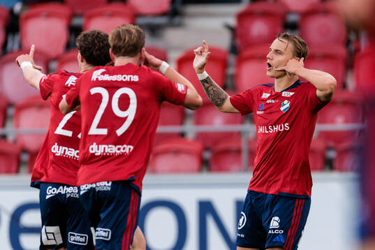 Östers Linus Carlstrand jublar