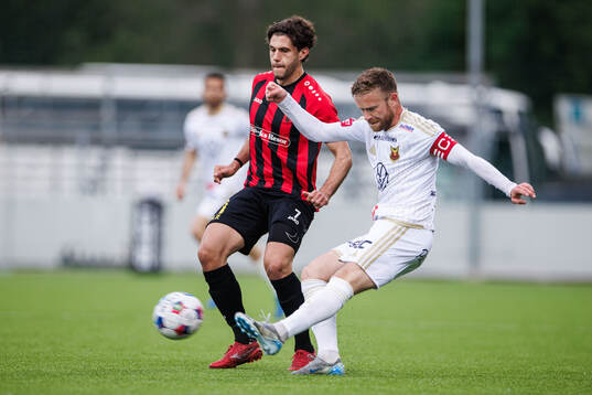 Östersunds Dennis Widgren och Nordic Uniteds Amar Eminovic