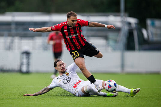Östersunds Hugo Azzi och Nordic Uniteds Lorent Mehmeti