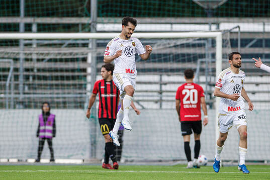 Östersunds Emil Özkan jublar