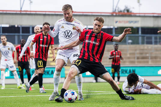 Östersunds Dennis Widgren och Nordic Uniteds Teo Grönborg
