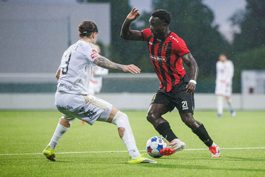 Nordic Uniteds Emmanuel Swedi och Östersunds Hugo Azzi