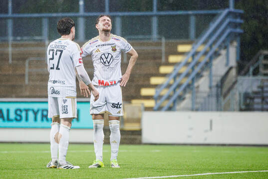Östersunds Hugo Azzi och Daniel Miljanovic