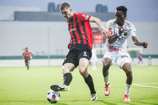 Nordic Uniteds Adi Fisic och Östersunds Sunday Anyanwu