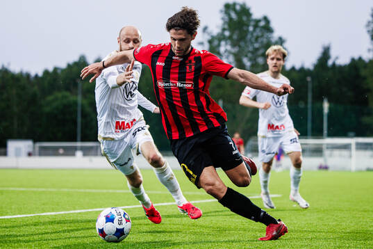 Nordic Uniteds Amar Eminovic och Östersunds Curtis Edwards