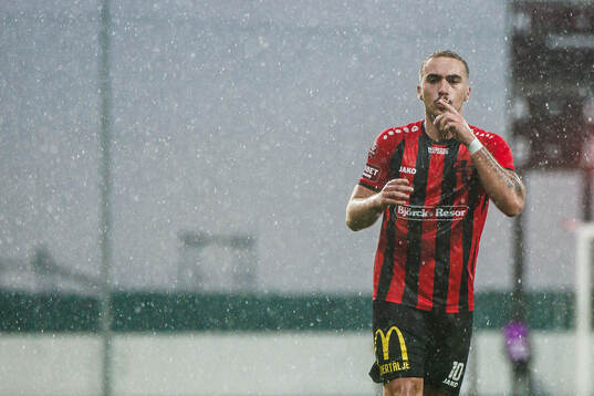 Nordic Uniteds Lorent Mehmeti jublar
