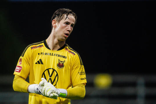 Östersunds målvakt Melker Uppenberg deppar