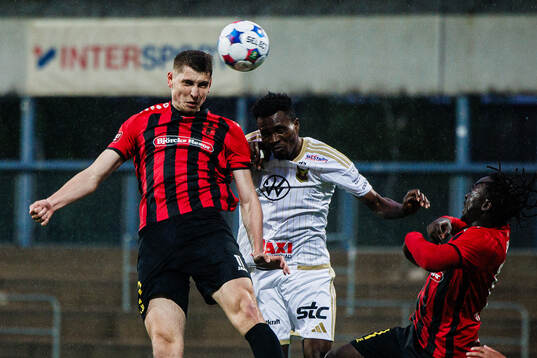 Nordic Uniteds Adi Fisic och Östersunds Sunday Anyanwu