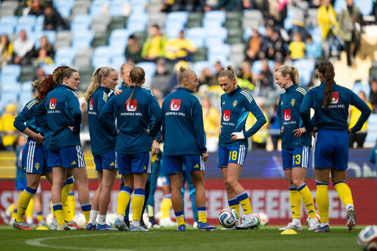 Fridolina Rolfö and Amanda Ilestedt of Sweden