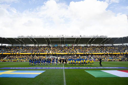 Players of Italy and of Sweden