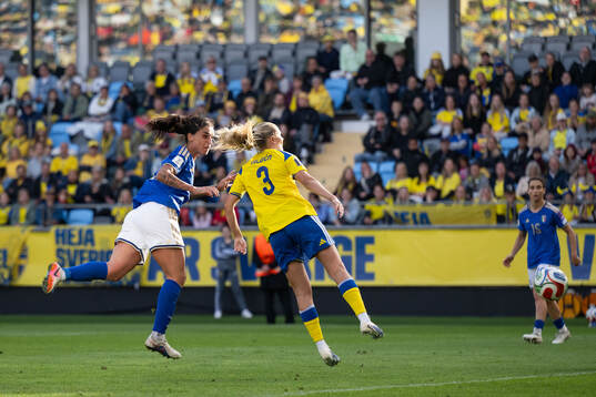 Martina Piemonte of Italy scores 0-2 behind Amanda Nildén