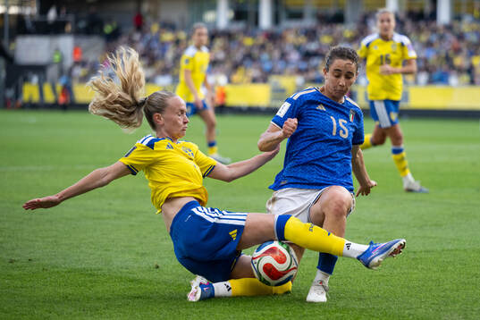 Matilda Vinberg of Sweden and Benedetta Glionna of Italy