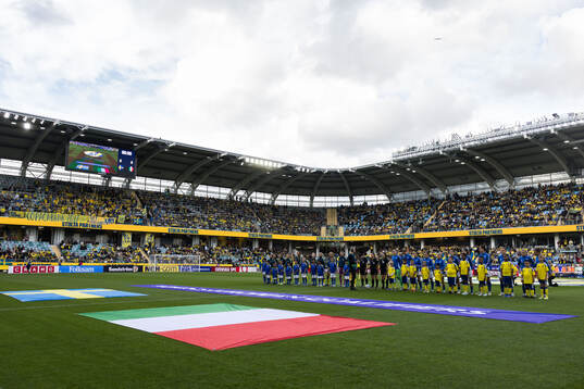 Players of Italy and of Sweden