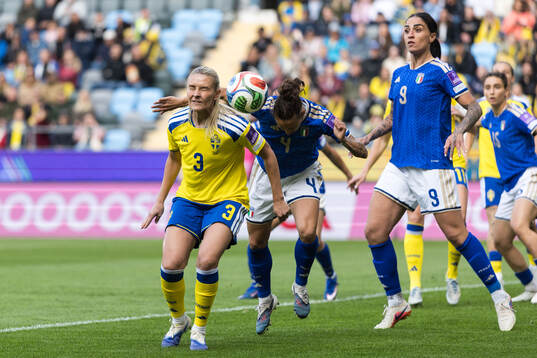 Amanda Nildén of Sweden against Federica D'Auria and