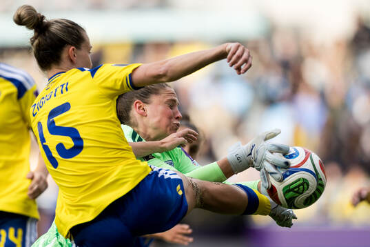 Goalkeeper Laura Giuliani of Italy and Julia Zigiotti Olme